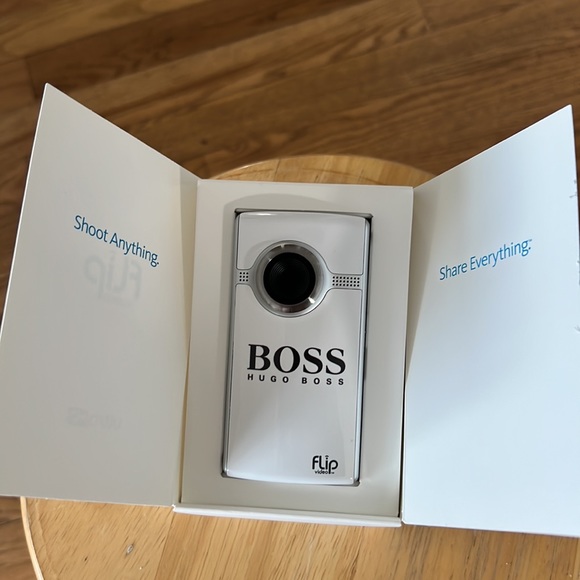 Boss Flip video camera - Picture 6 of 8
